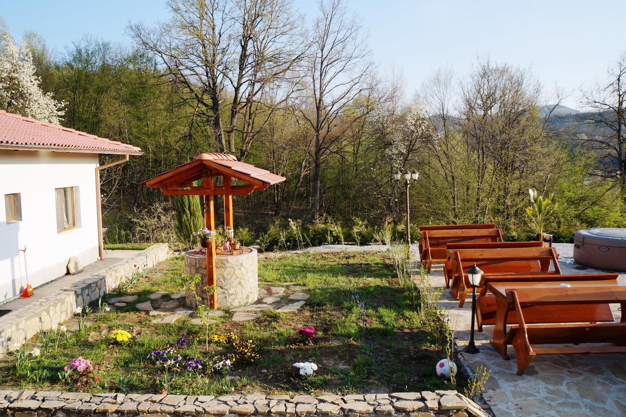Hotel Family Complex Krisbo Donkovtsi Exterior foto
