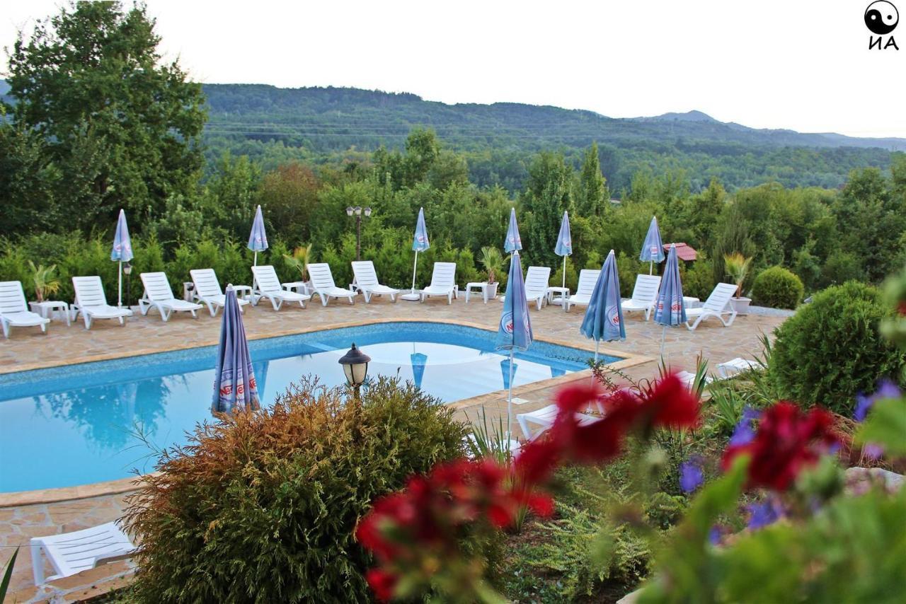 Hotel Family Complex Krisbo Donkovtsi Exterior foto